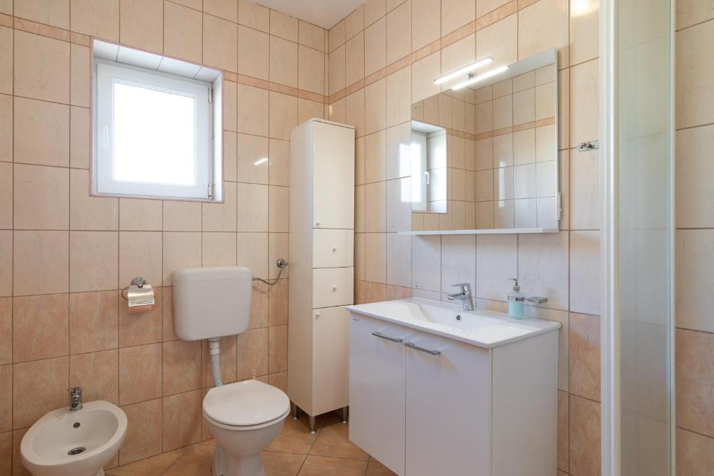Kúpeľňa v ubytovaní Apartments with pool Ivana Krk