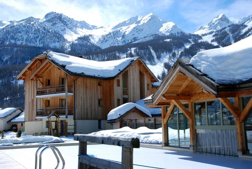 Chalet Apartment Monêtier during the winter