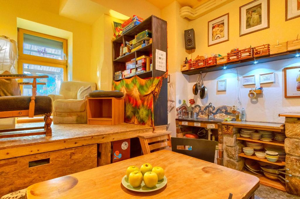 Kuchyň nebo kuchyňský kout v ubytování Hostel Lollis Homestay Dresden