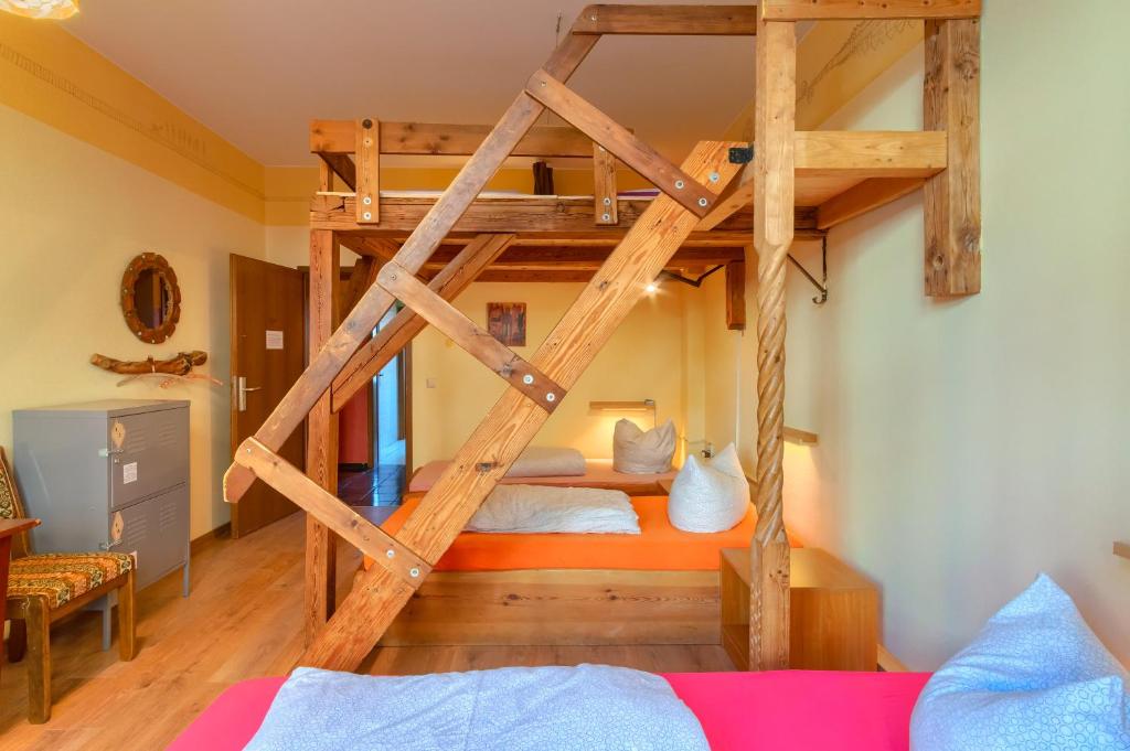 Postel nebo postele na pokoji v ubytování Hostel Lollis Homestay Dresden