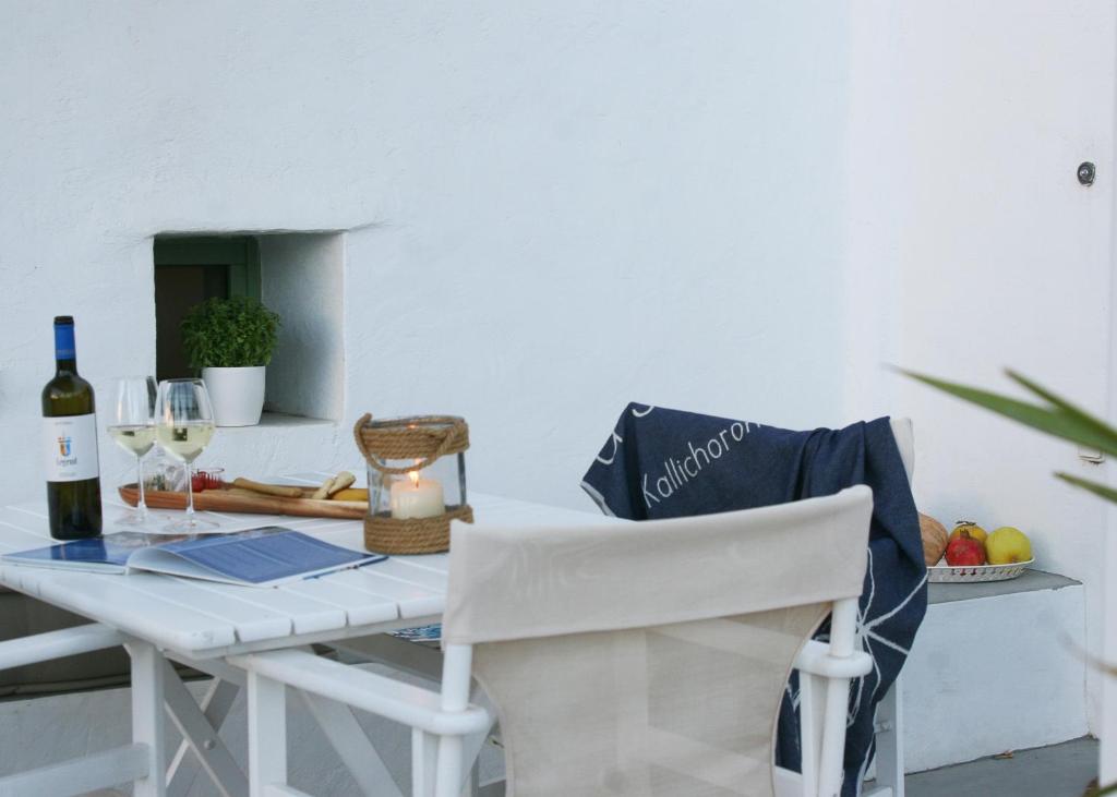 Nápoje v ubytování Kallichoron Art Boutique Hotel