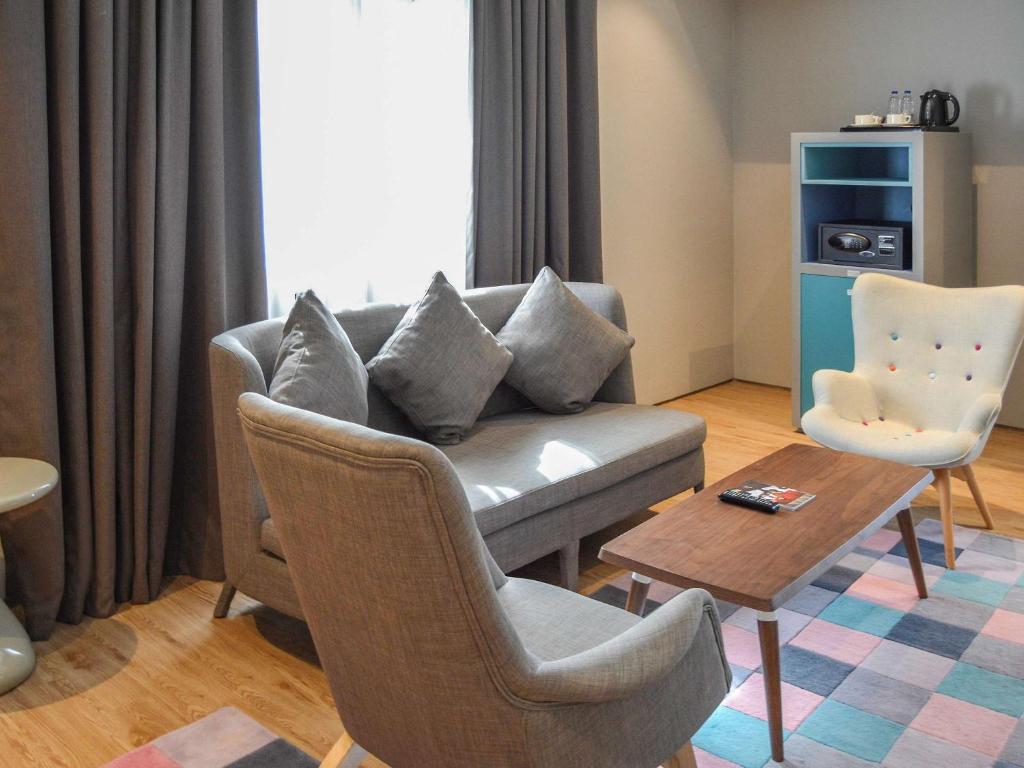 Posezení v ubytování Ibis Styles Dubai Jumeira