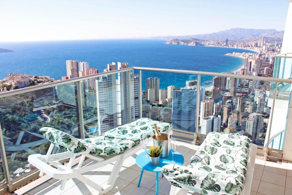 Sky High apartment on the 38th floor - Sea views, Benidorm ...