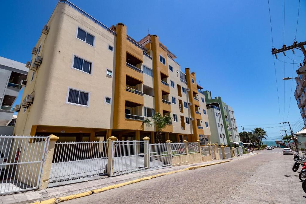  Aluguel Apartamento 3 quartos s 1 suíte 100m Mar Bombas SC