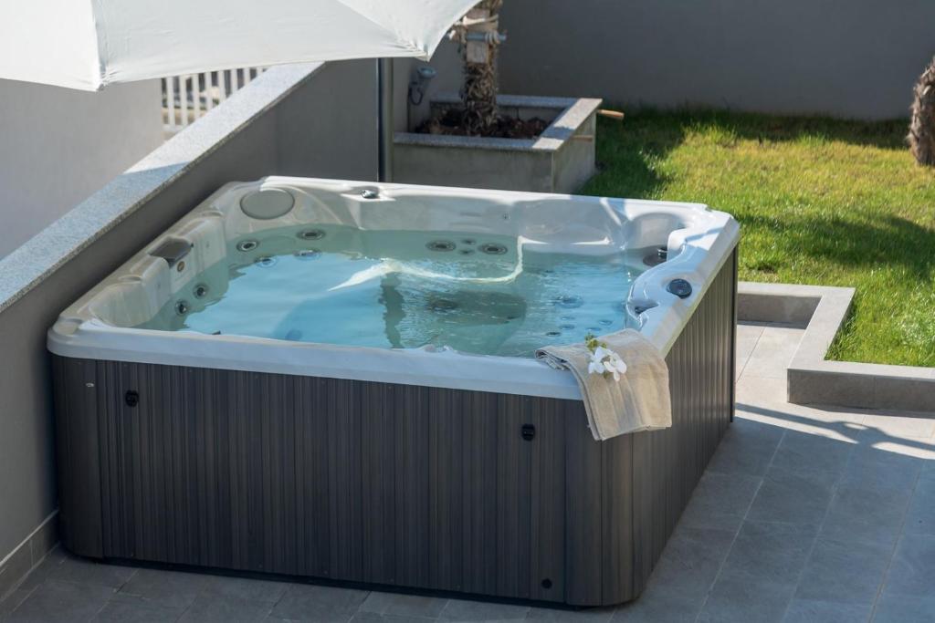 Fotografia z galérie ubytovania Luxury Villa Happiness Private Pool, Jacuzzi, Sauna & Gym Near the Beach v destinácii Stanići