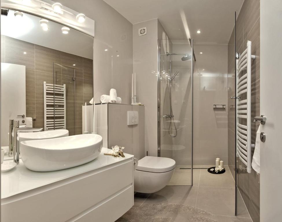 Kúpeľňa v ubytovaní Luxury Villa Happiness Private Pool, Jacuzzi, Sauna & Gym Near the Beach