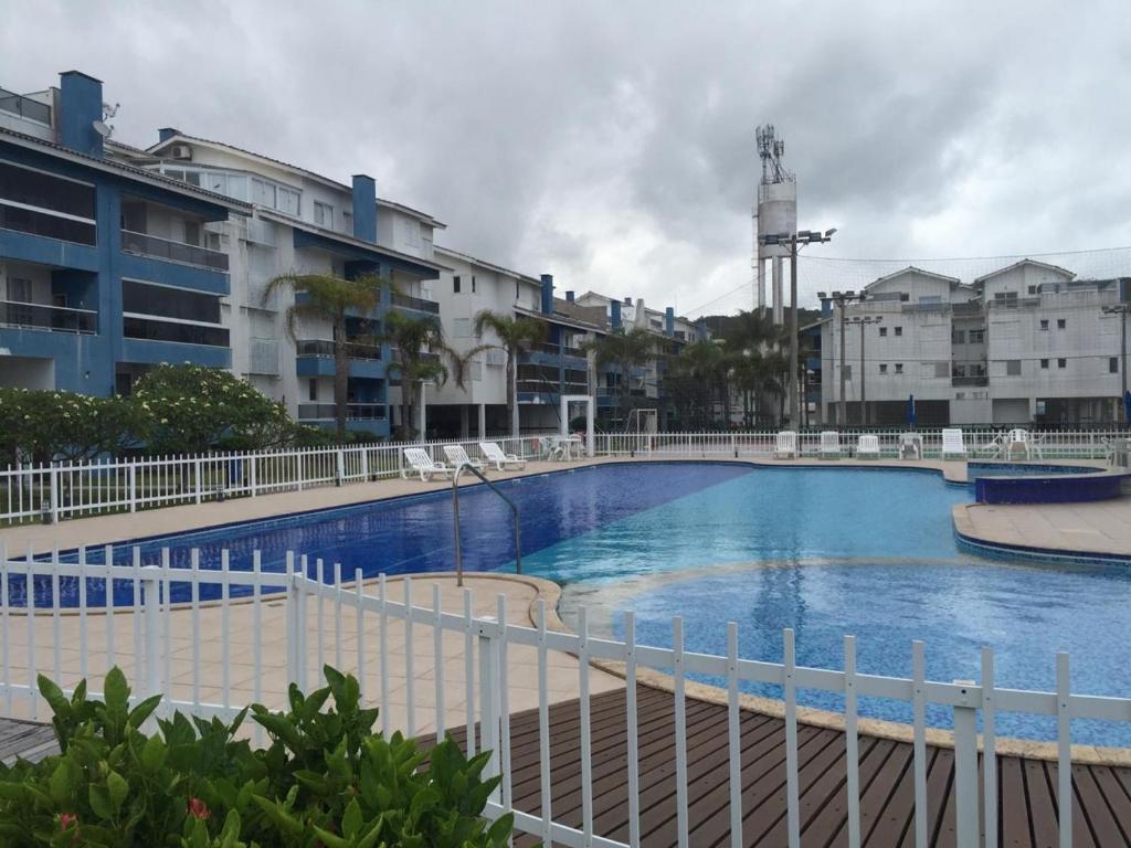  Apartamento com piscina a 20 metros do mar