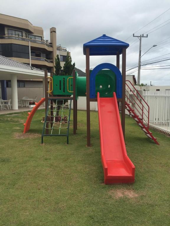  Apartamento com piscina a 20 metros do mar