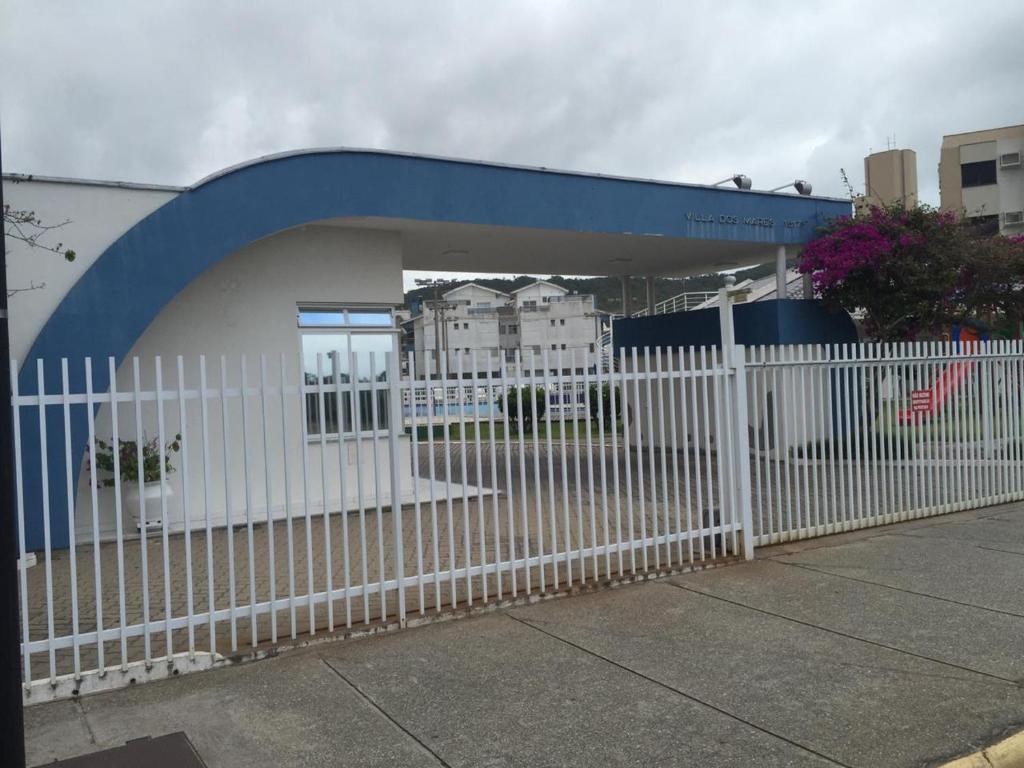  Apartamento com piscina a 20 metros do mar