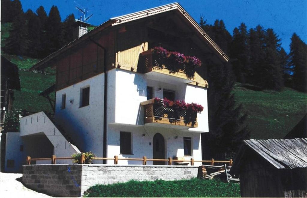 Gallery image of Appartamenti Loega in San Cassiano