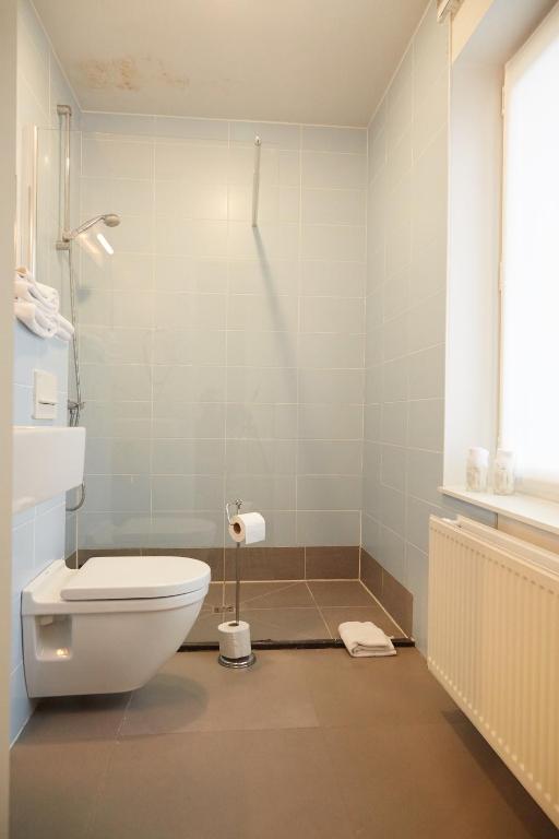Koupelna v ubytování Focus Hotel