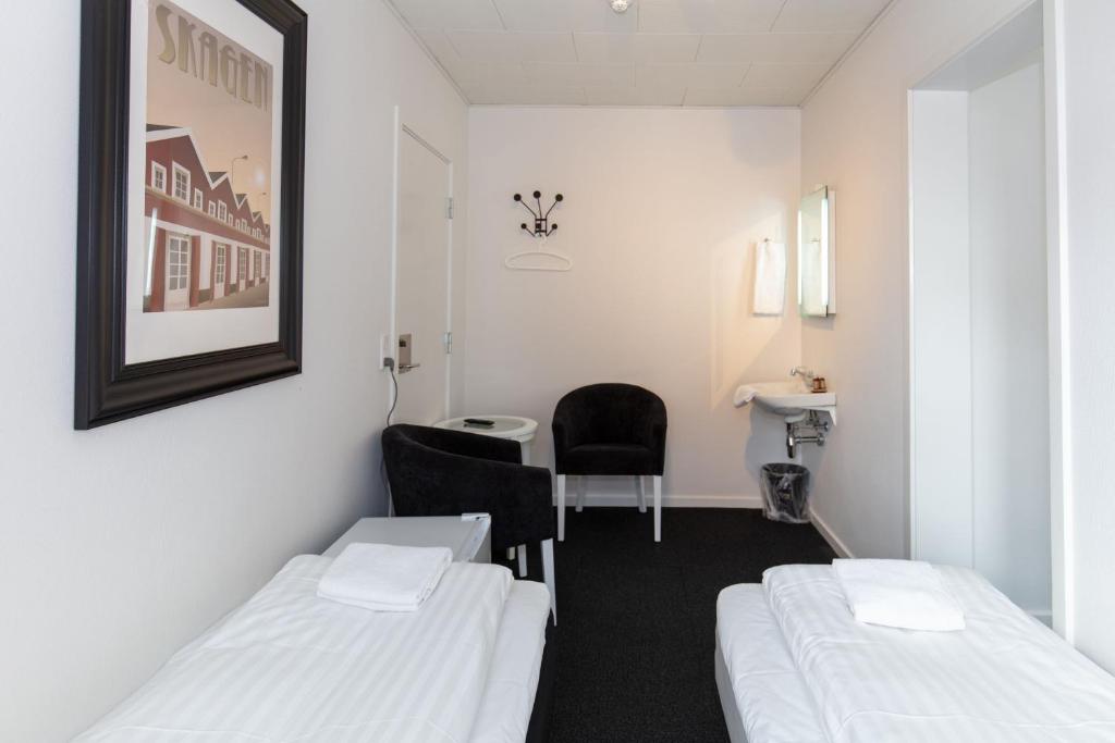 Postel nebo postele na pokoji v ubytování Skagen Hotel