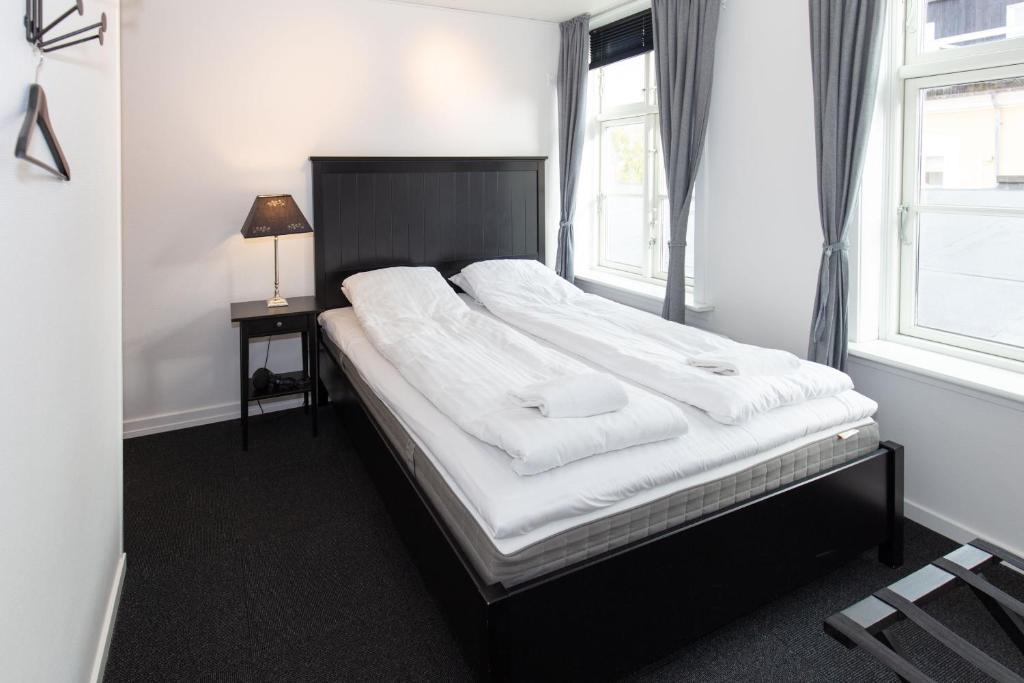 Postel nebo postele na pokoji v ubytování Skagen Hotel
