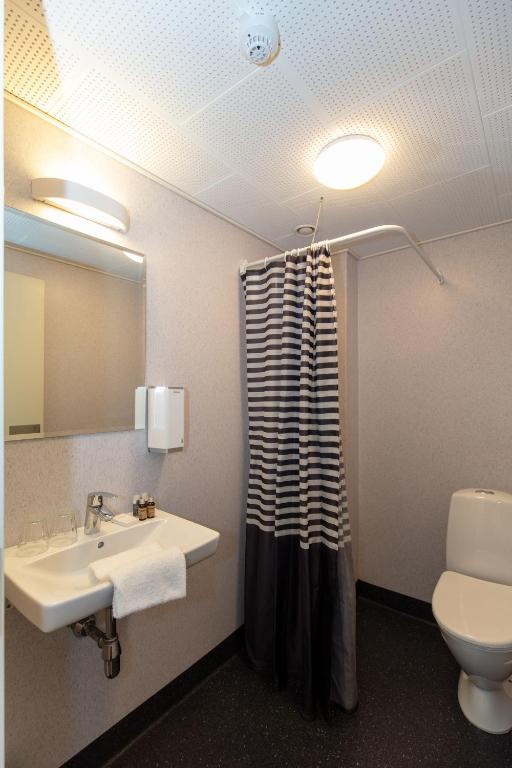 Koupelna v ubytování Skagen Hotel