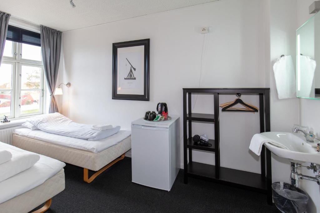 Postel nebo postele na pokoji v ubytování Skagen Hotel