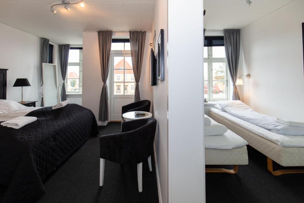 Postel nebo postele na pokoji v ubytování Skagen Hotel