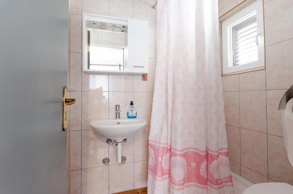 Koupelna v ubytování Apartments Danica