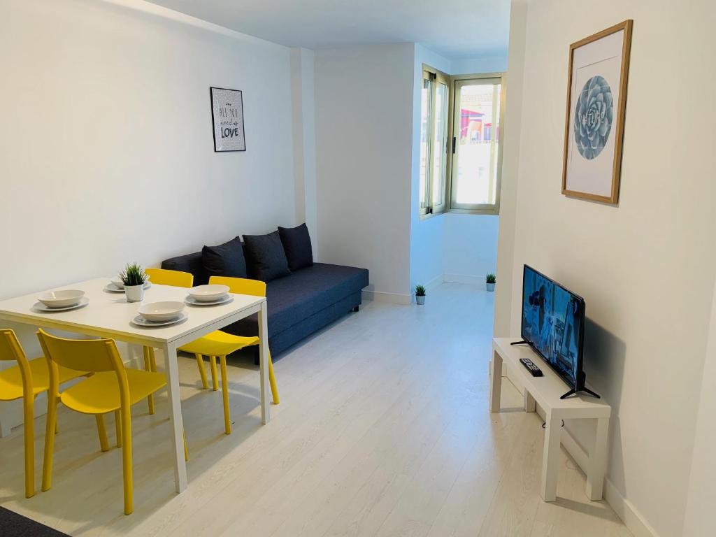 Pisos con Piscina Barrio Exclusivo-WizinkCenter alquiler temporada - Deluxe Apartment