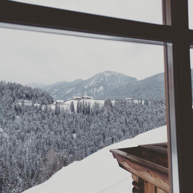 Nespecifikovaný výhled na hory nebo výhled na hory při pohledu z apartmánu