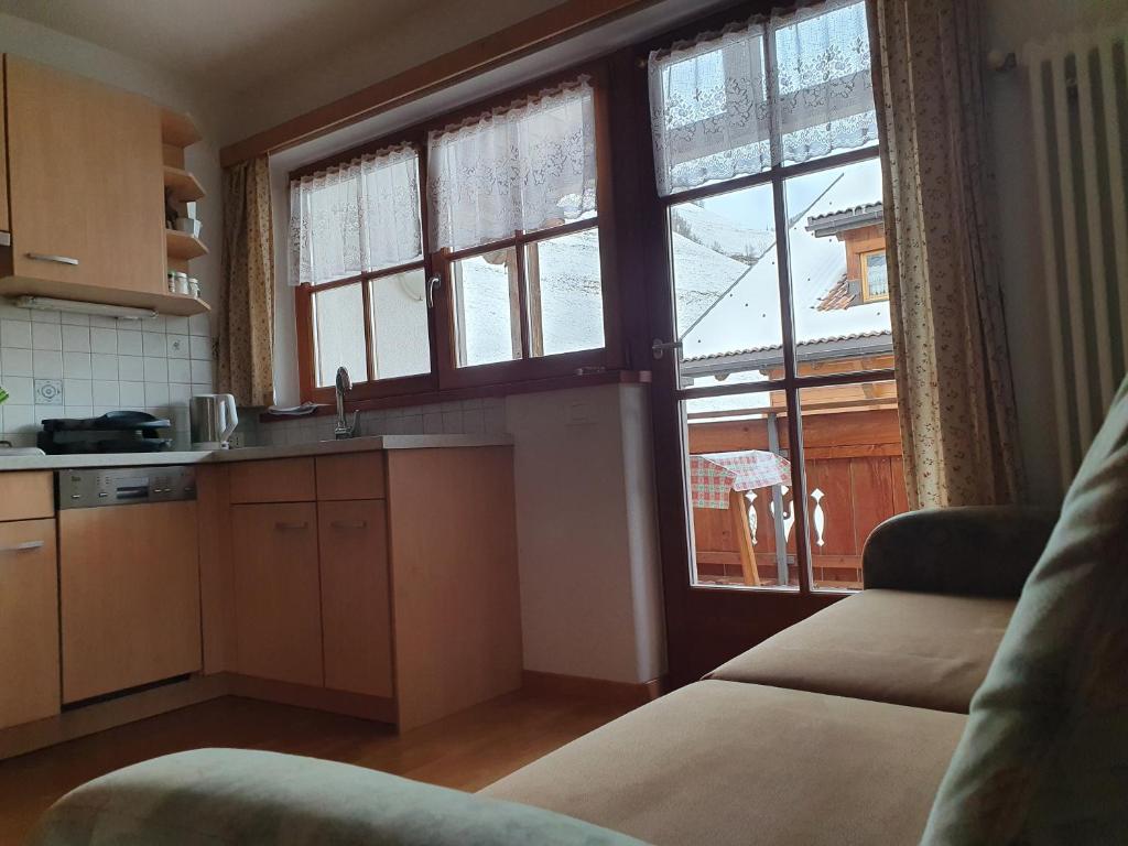 Kuchyň nebo kuchyňský kout v ubytování Kramerhof