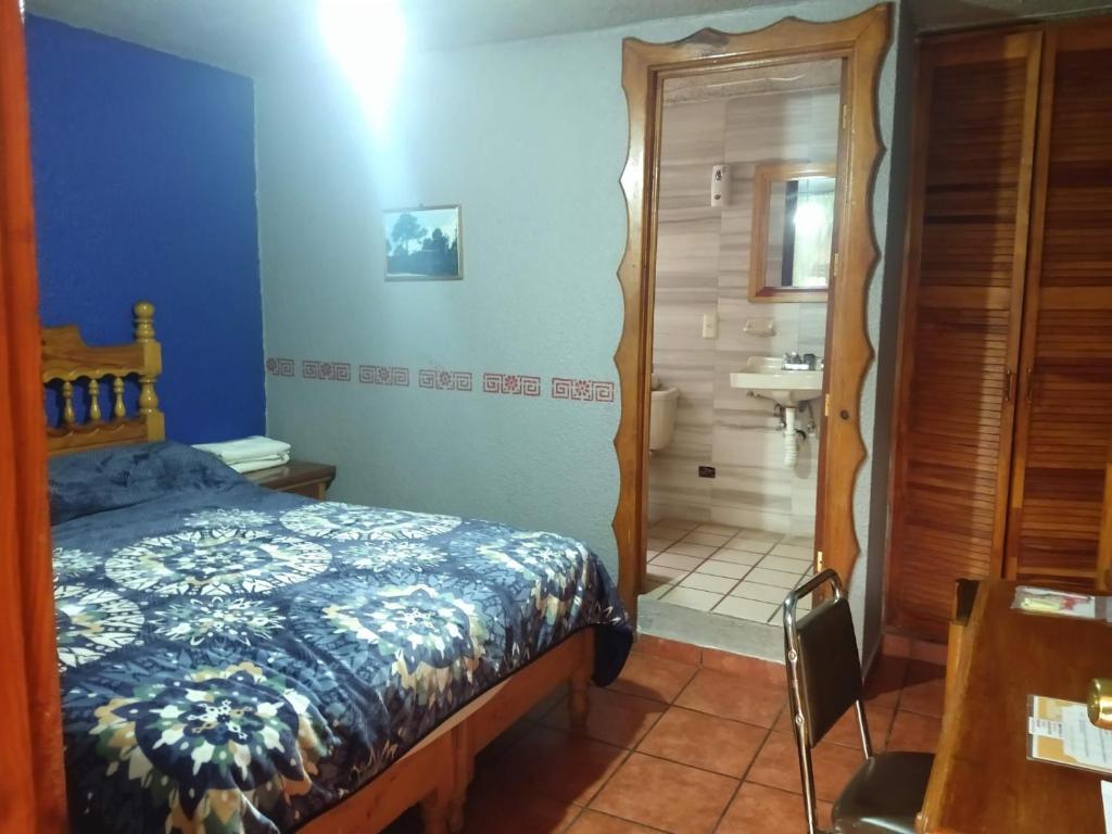 Postel nebo postele na pokoji v ubytování Hotel Plaza Mazamitla