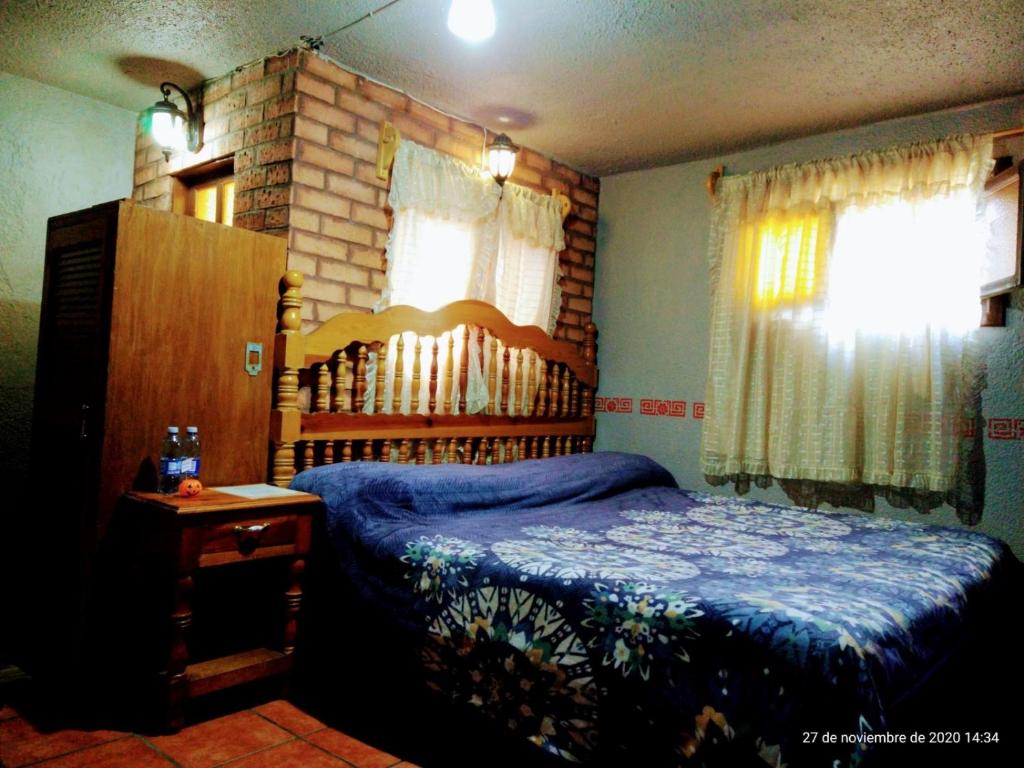 Postel nebo postele na pokoji v ubytování Hotel Plaza Mazamitla