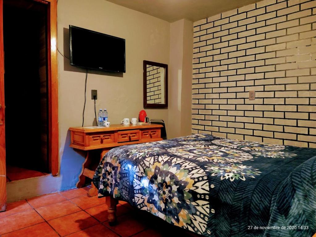 Postel nebo postele na pokoji v ubytování Hotel Plaza Mazamitla