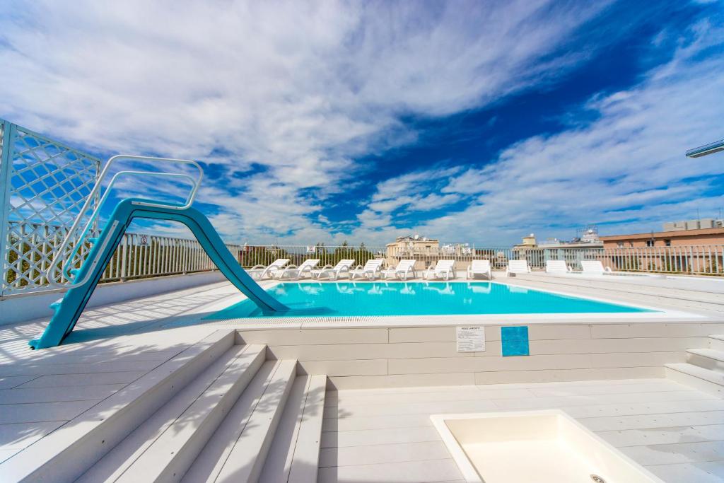 Bazén v ubytování Ciccio Hotel nebo v jeho okolí