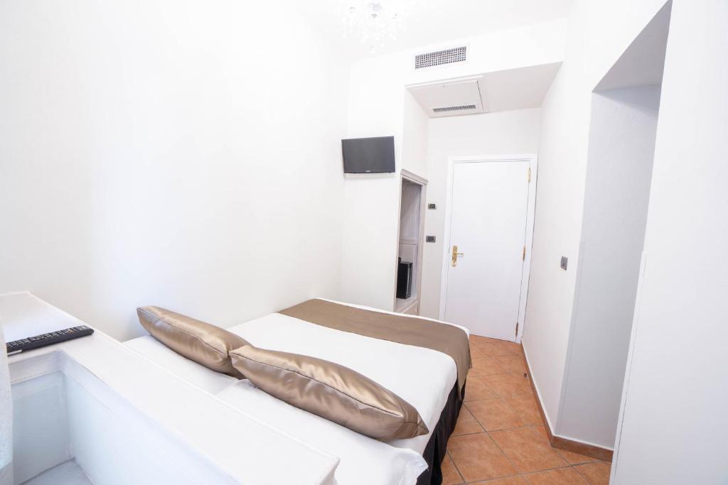 A bed or beds in a room at Residenza Florentia