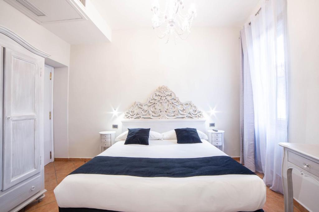 A bed or beds in a room at Residenza Florentia