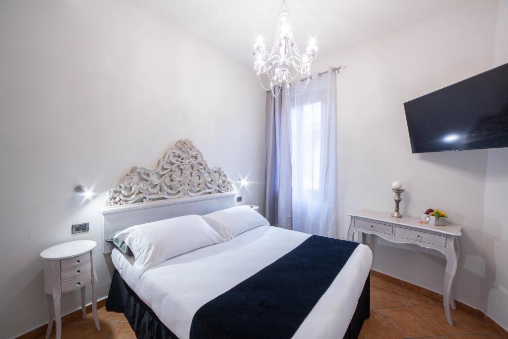 A bed or beds in a room at Residenza Florentia
