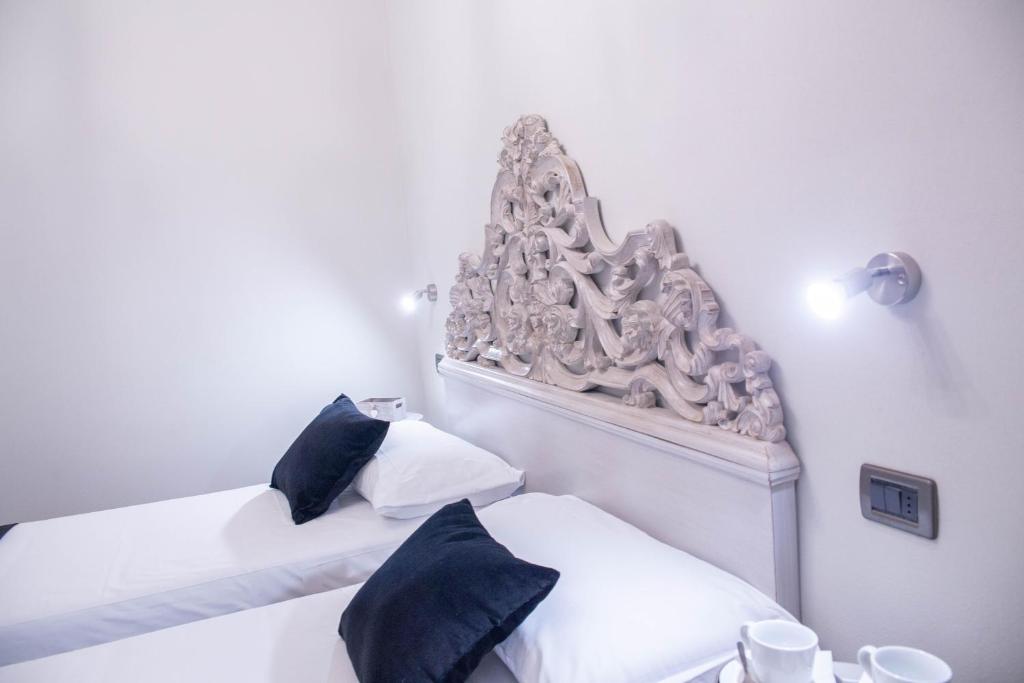 A bed or beds in a room at Residenza Florentia