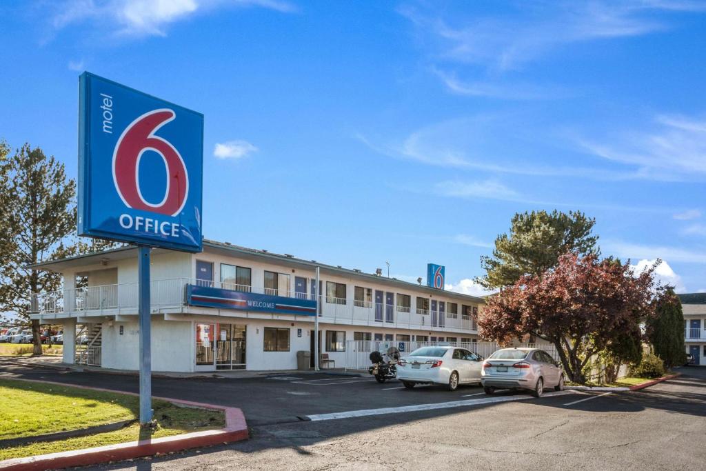 a building with a office sign in front of it at Motel 6-Winnemucca, NV in Winnemucca