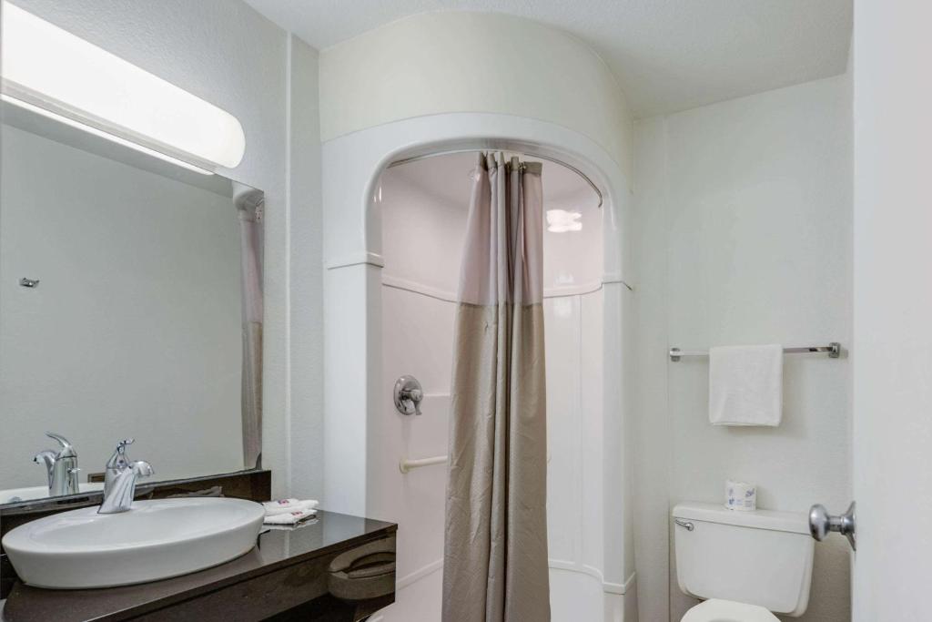 Koupelna v ubytování Motel 6-Winnemucca, NV