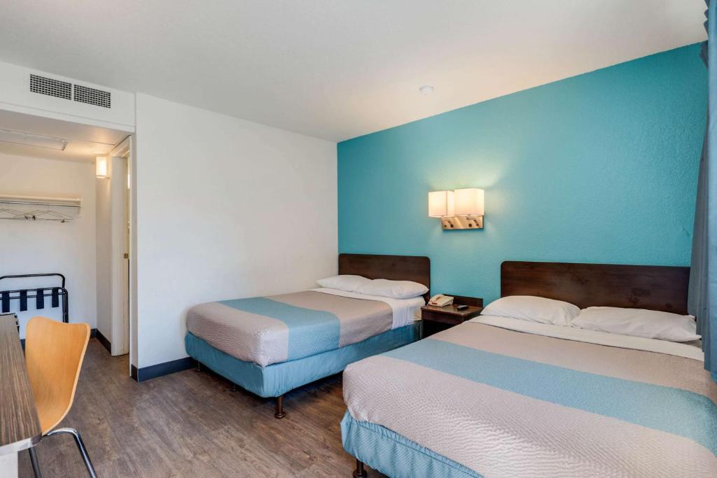 Postel nebo postele na pokoji v ubytování Motel 6-Winnemucca, NV