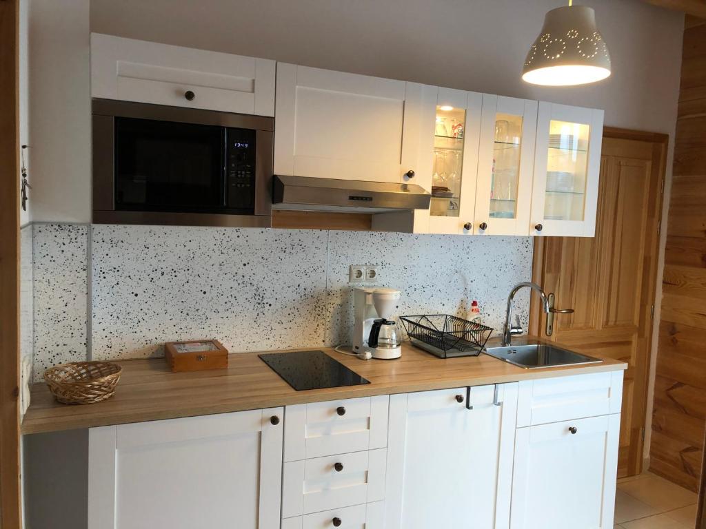 A kitchen or kitchenette at Haus Edelgrün