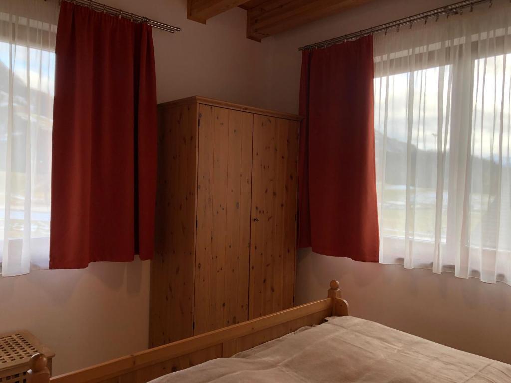 A bed or beds in a room at Haus Edelgrün