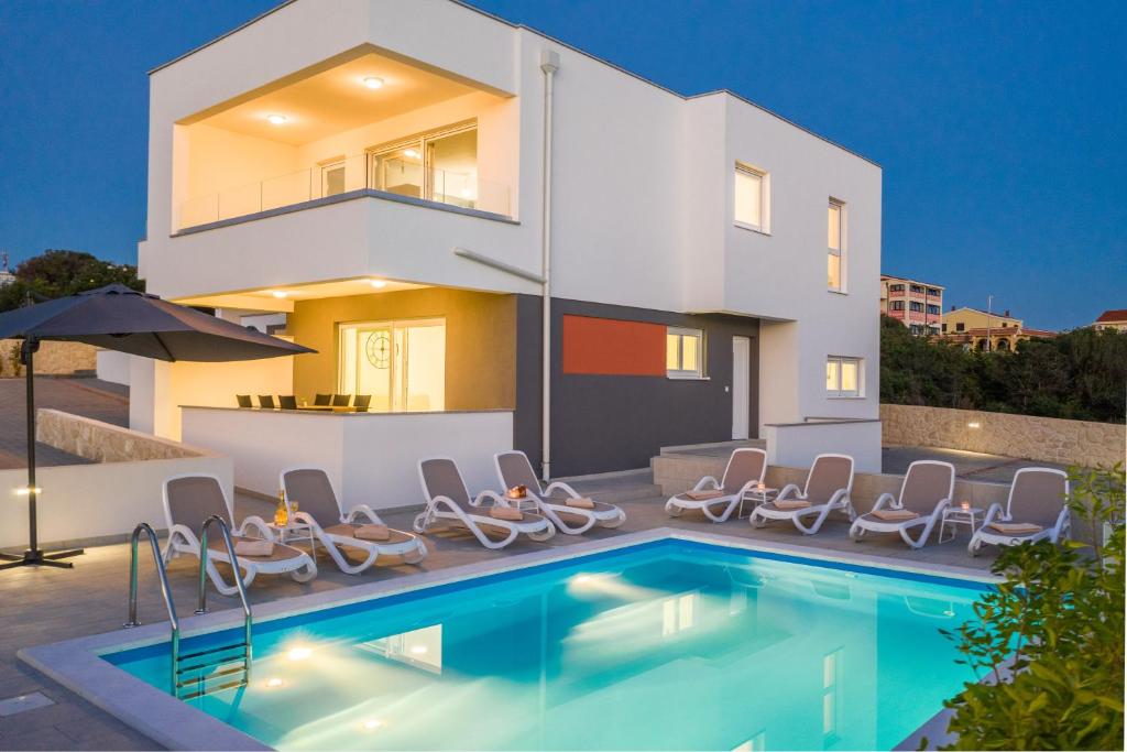 Zdjęcie z galerii obiektu Zara luxury apartment with pool w Novalji