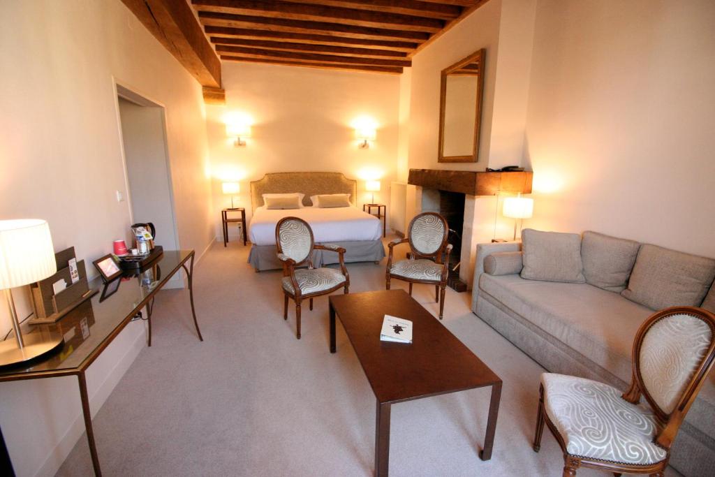 Posezení v ubytování Logis - Hôtel & Restaurant du Tribunal