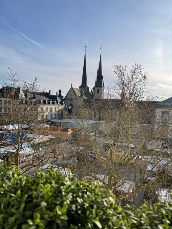 Nespecifikovaný výhled na destinaci Lucemburk nebo výhled na město při pohledu z hotelu
