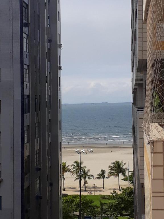 a view of a beach from between two buildings at Santos frente ao mar in Santos