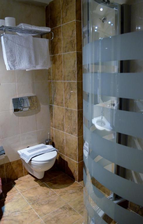 Koupelna v ubytování Evia Hotel & Suites