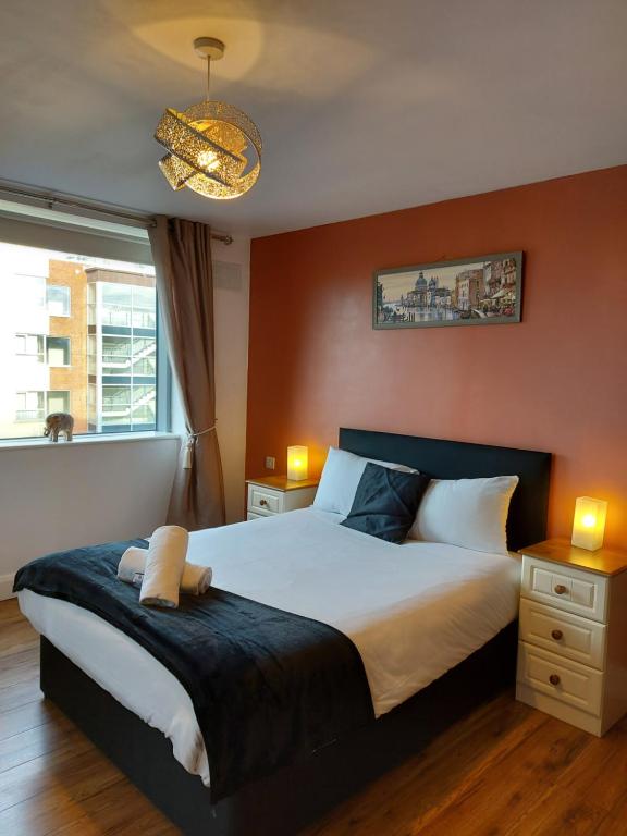 Postel nebo postele na pokoji v ubytování Wild Atlantic Apartments Killarney