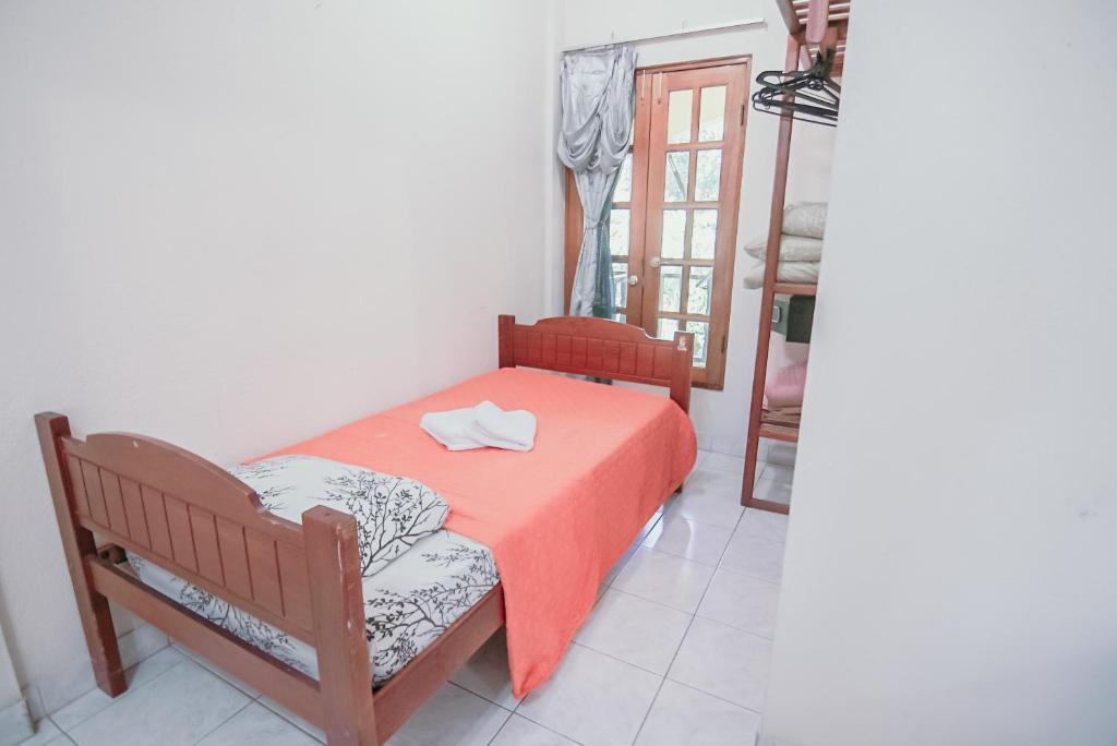 Postel nebo postele na pokoji v ubytování Hotel Tres Banderas