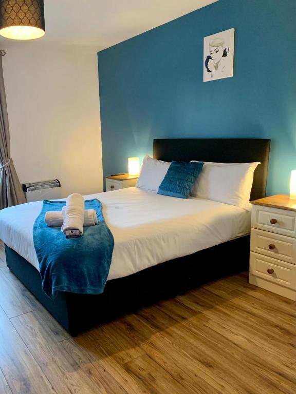 Postel nebo postele na pokoji v ubytování Wild Atlantic Apartments Killarney