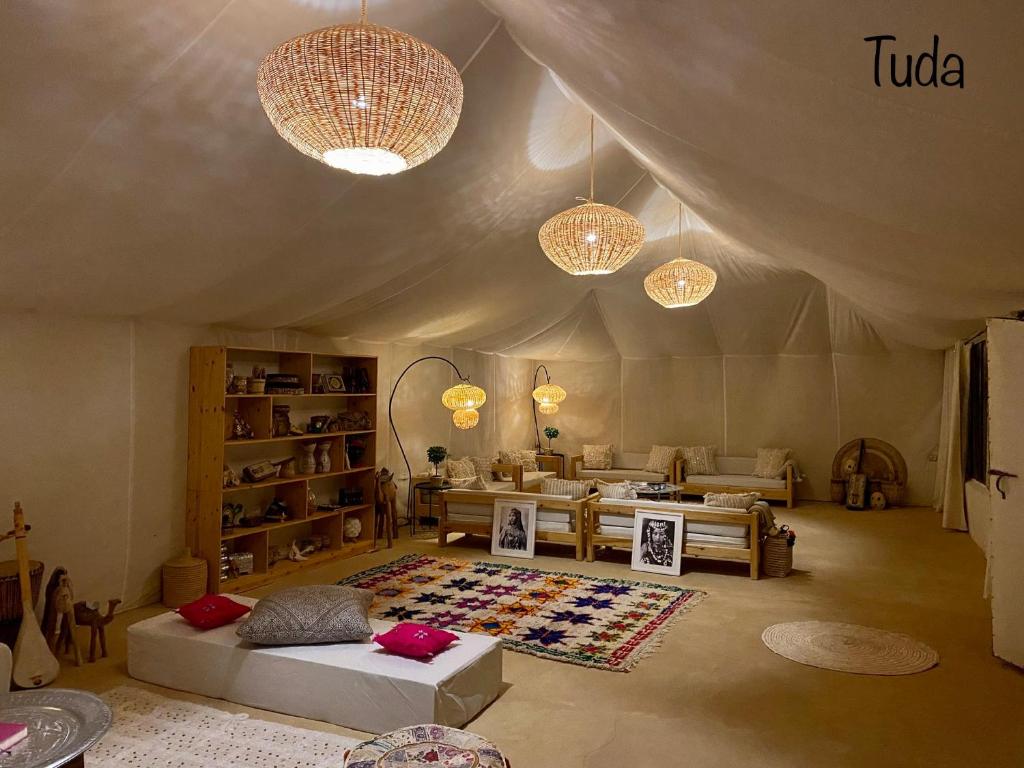 Postel nebo postele na pokoji v ubytování Tuda Luxury Camp