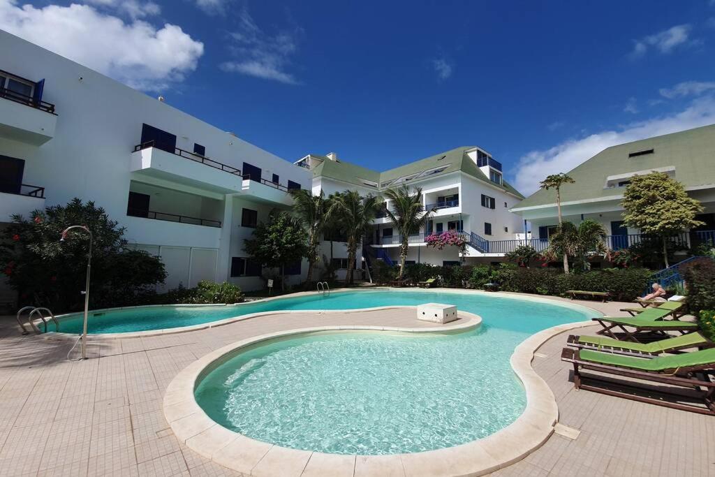 een groot zwembad voor een gebouw bij Gorgeous 2-bedroom penthouse with seaview, terrace, pool in Leme Bedje in Santa Maria