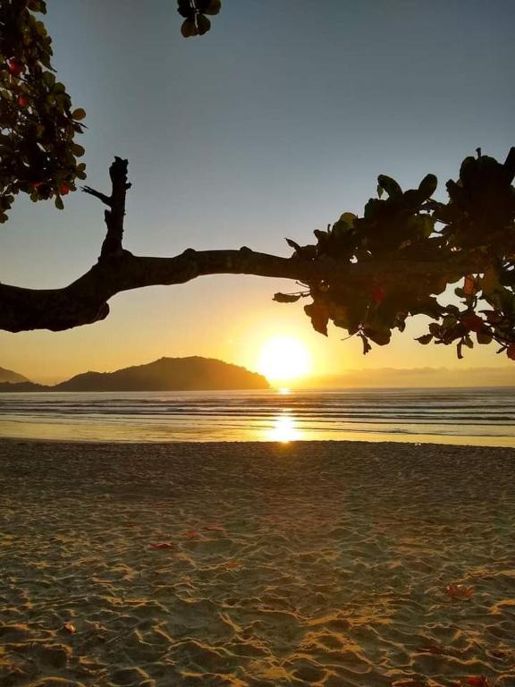  Apartamento duplex novo no Perequê Açu - de frente ao mar