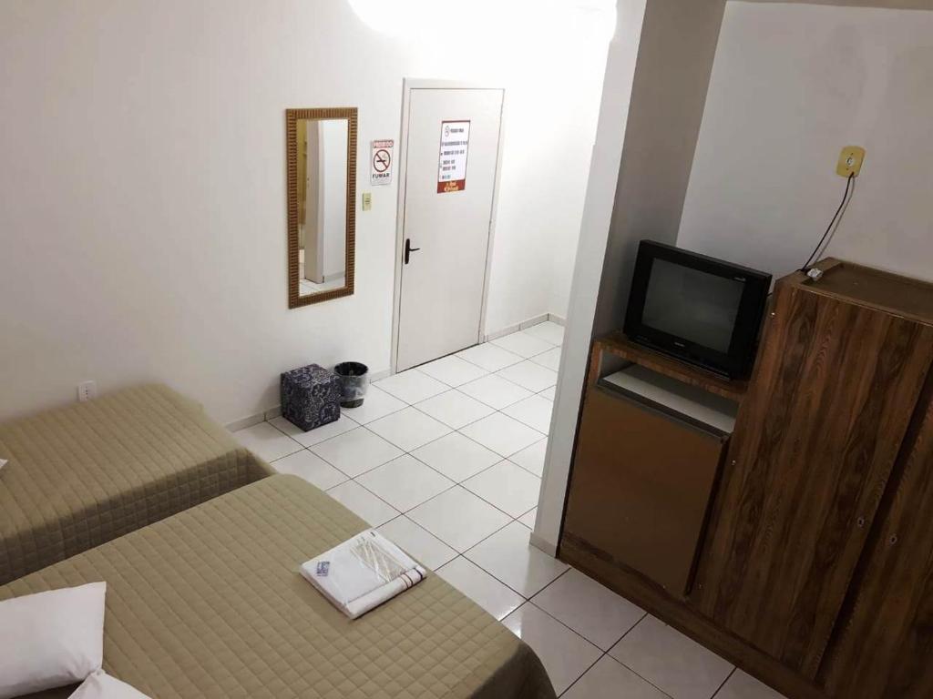 TV a/nebo společenská místnost v ubytování Hotel Fratelli