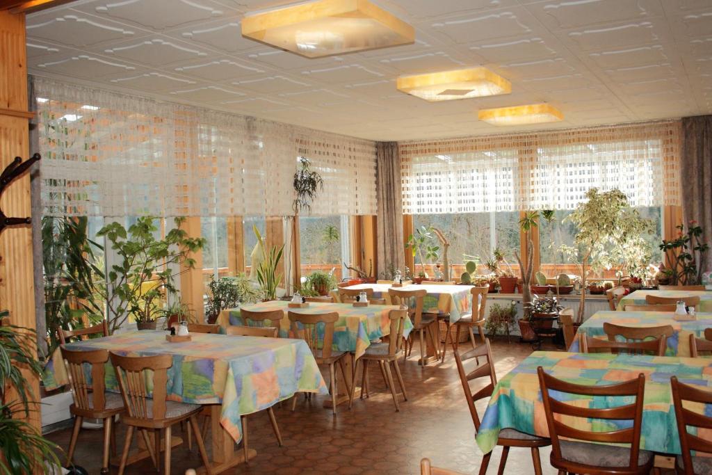 Restaurace v ubytování Schwarzwald-Gasthof Hirsch